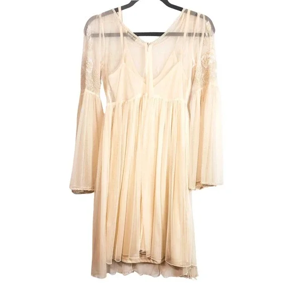 3 FOR $50! 🎁 Miss Selfridge White Mini Dress Bell Sleeve Chiffon Beaded … - Picture 6 of 8